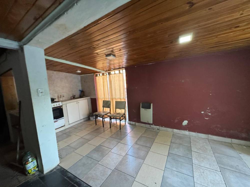 Casa en venta a refaccionar. Sobre calle Cervantes