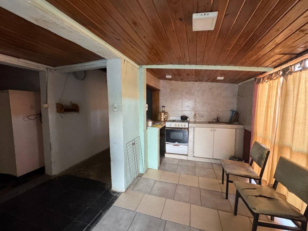 Casa en venta a refaccionar. Sobre calle Cervantes