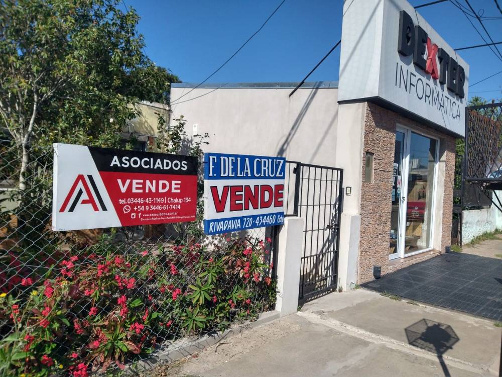 Ideal para proyecto, terreno con construcción a demoler - Clavarino entre Yrigoyen y Magnasco.