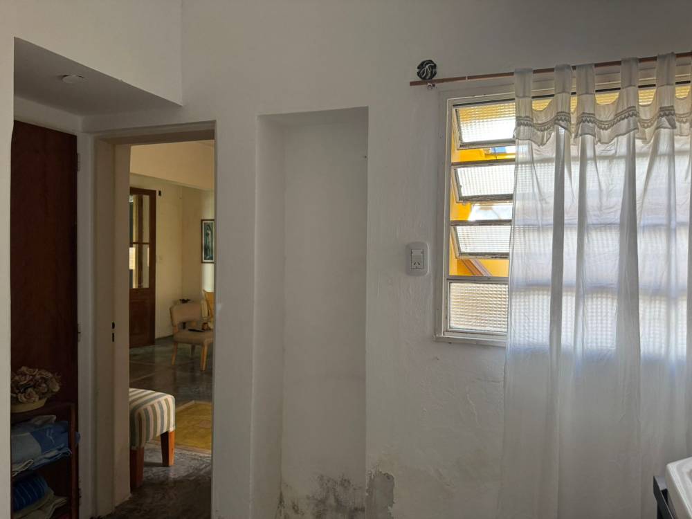 Casa y oficina sobre calle Roca casi Urquiza