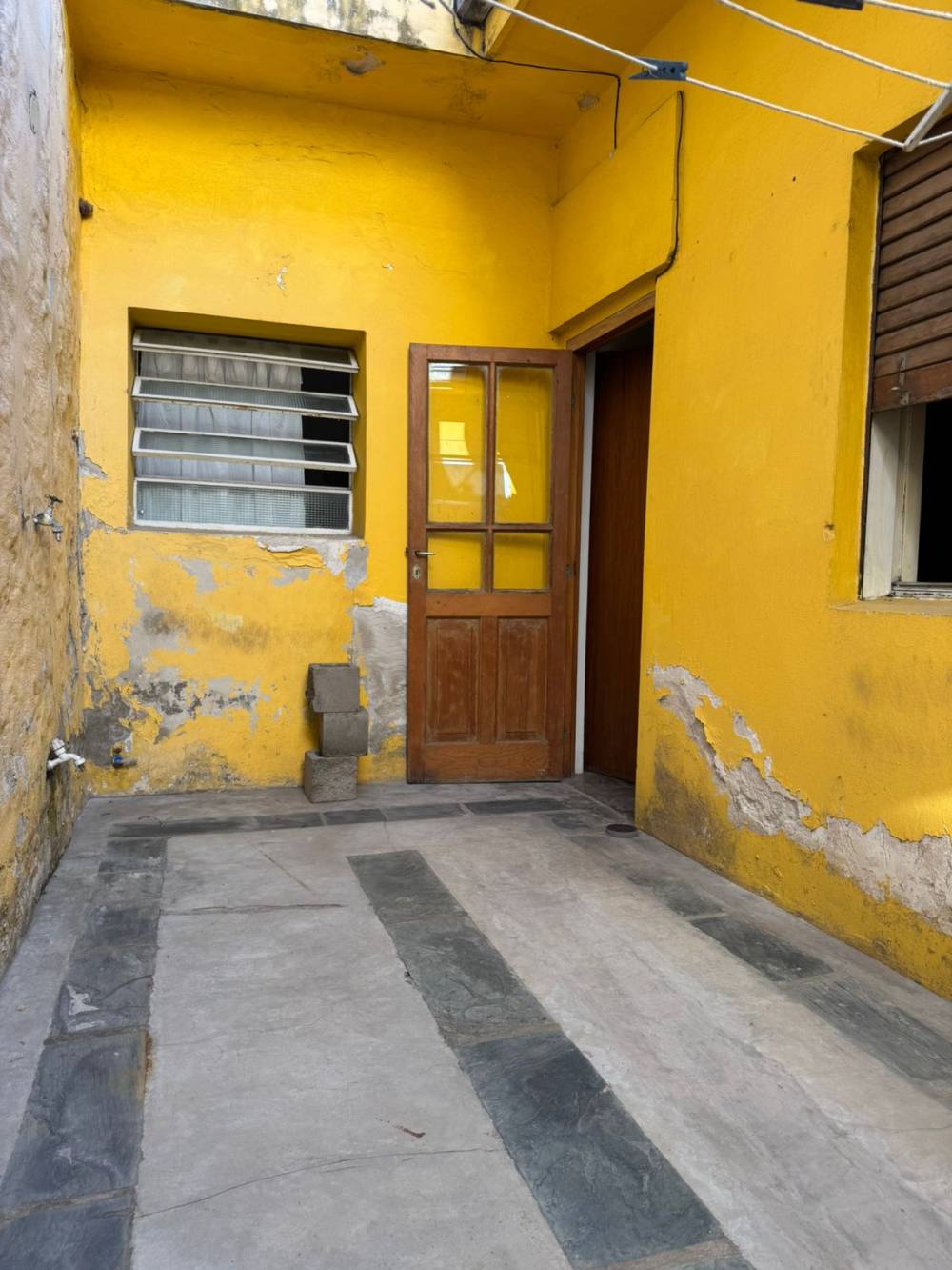 Casa y oficina sobre calle Roca casi Urquiza