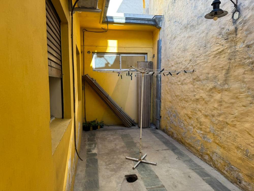 Casa y oficina sobre calle Roca casi Urquiza