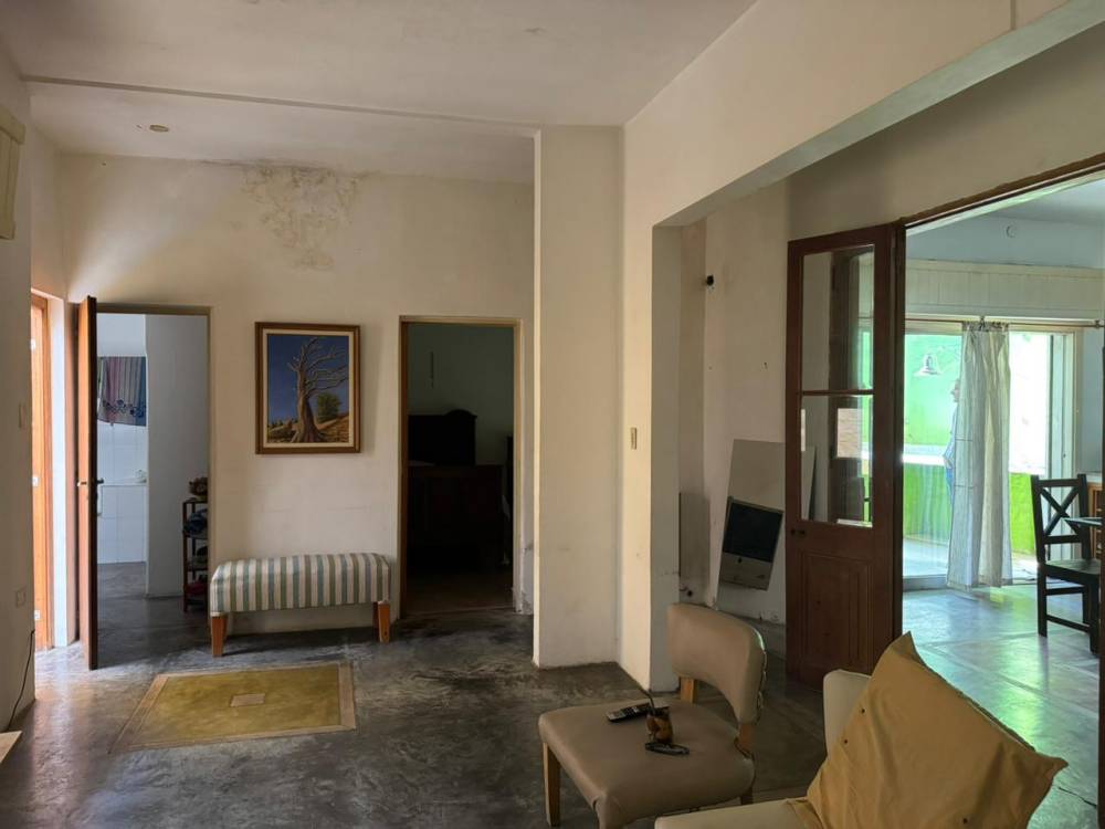 Casa y oficina sobre calle Roca casi Urquiza