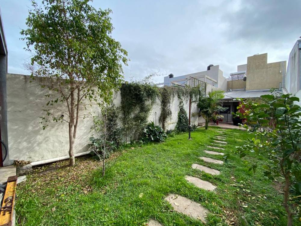 CASA SOBRE CALLE ITUZAINGÓ AL 1200