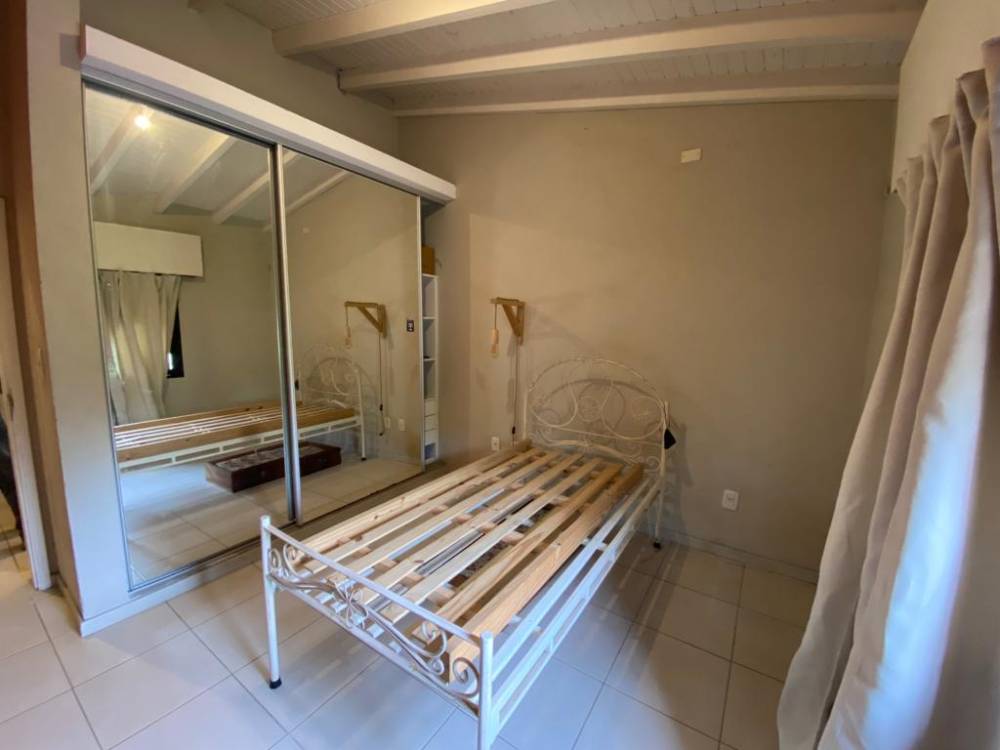 CASA SOBRE CALLE ITUZAINGÓ AL 1200
