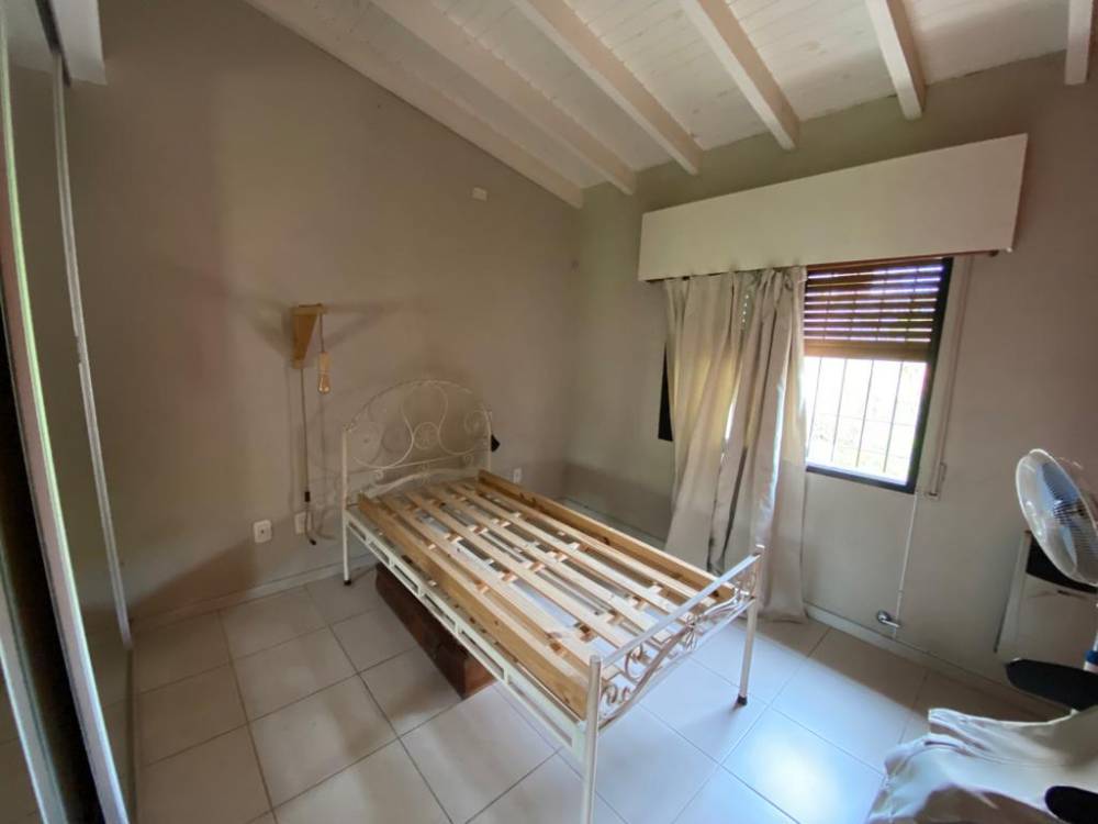 CASA SOBRE CALLE ITUZAINGÓ AL 1200