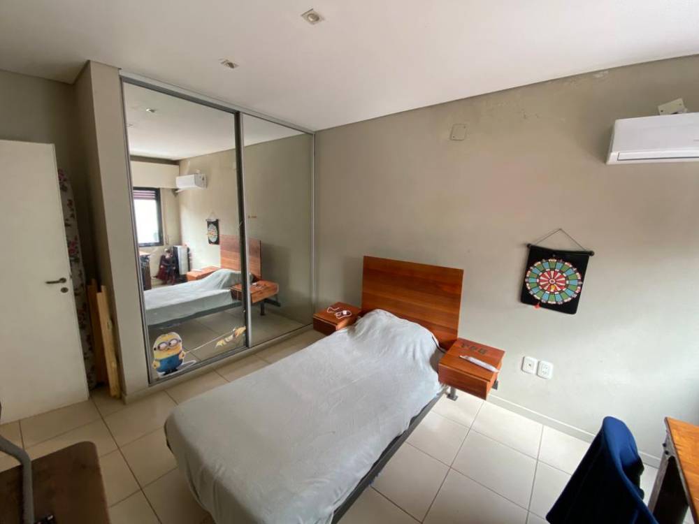 CASA SOBRE CALLE ITUZAINGÓ AL 1200