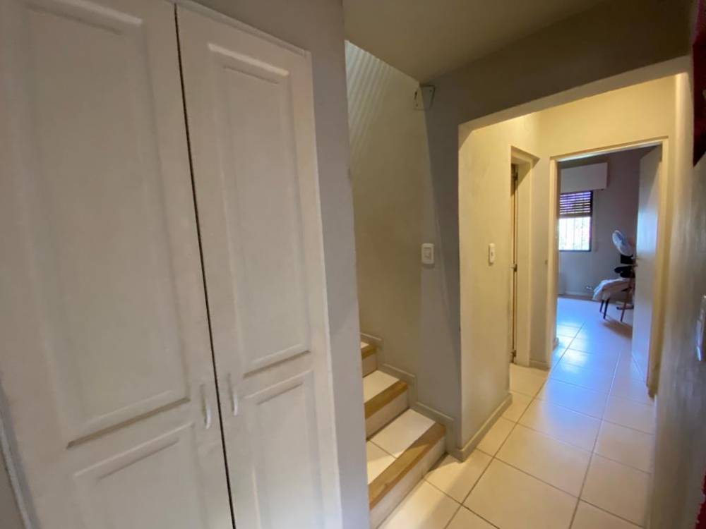 CASA SOBRE CALLE ITUZAINGÓ AL 1200