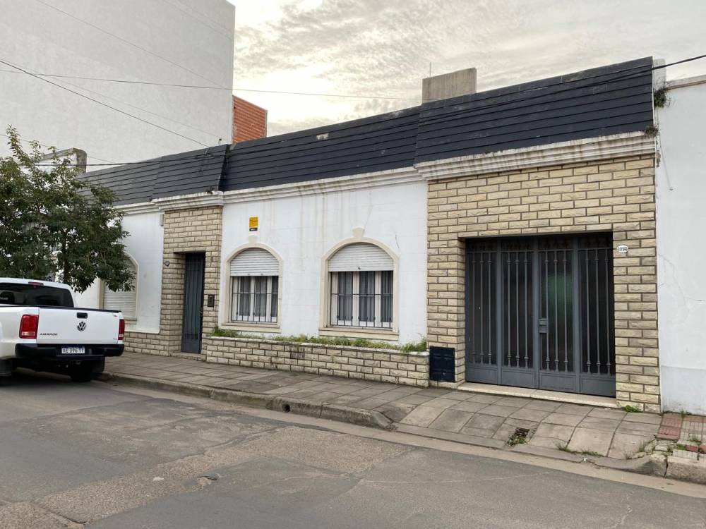 CASA CON UNA UBICACIÓN IDEAL EN GUALEGUAYCHÚ, SOBRE CALLE ITUZAINGÓ