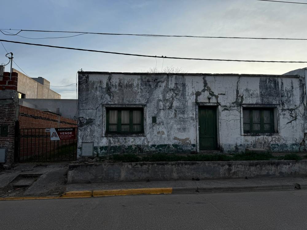 TERRENO SOBRE CALLE PASTEUR A REFACCIONAR, GUALEHUAYCHÚ