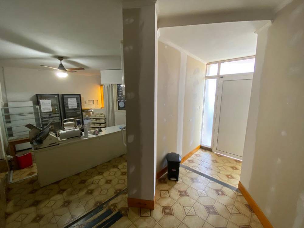 CASA UBICADA SOBRE CALLE ITUZAINGO 