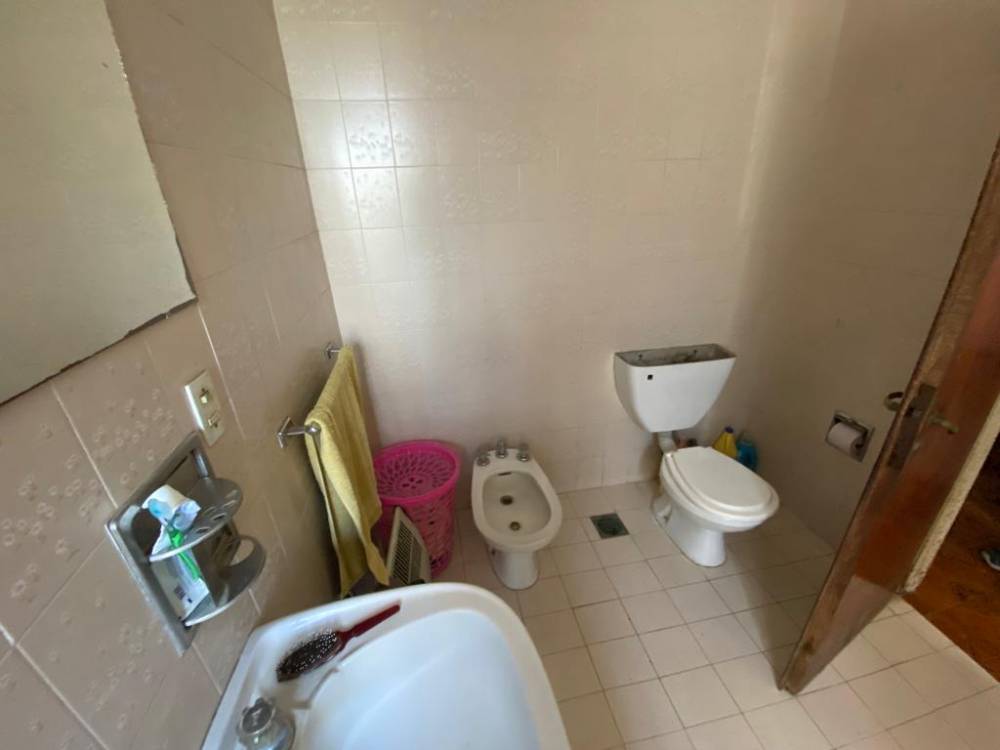 CASA UBICADA SOBRE CALLE ITUZAINGO 