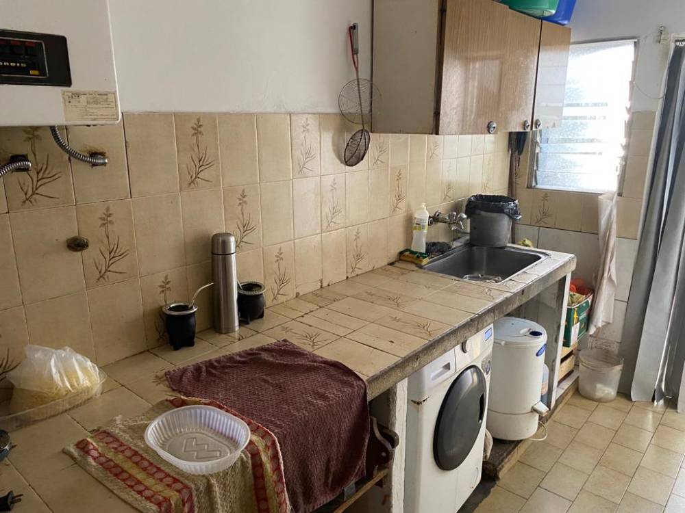 CASA UBICADA SOBRE CALLE ITUZAINGO 