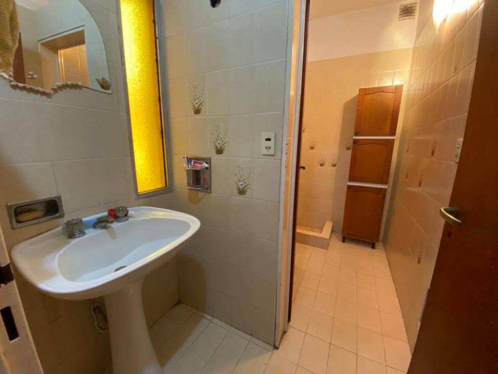 CASA UBICADA SOBRE CALLE ITUZAINGO 