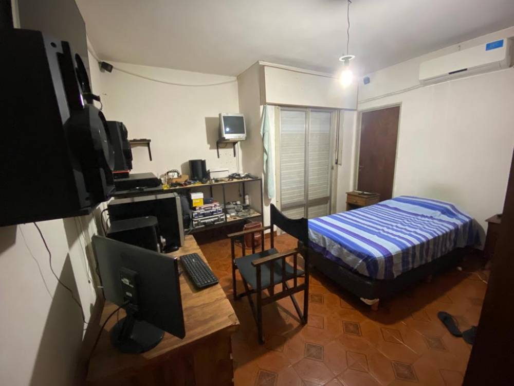 CASA UBICADA SOBRE CALLE ITUZAINGO 