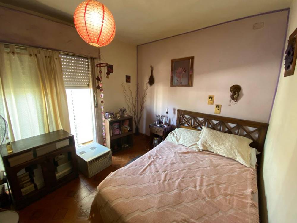 CASA UBICADA SOBRE CALLE ITUZAINGO 