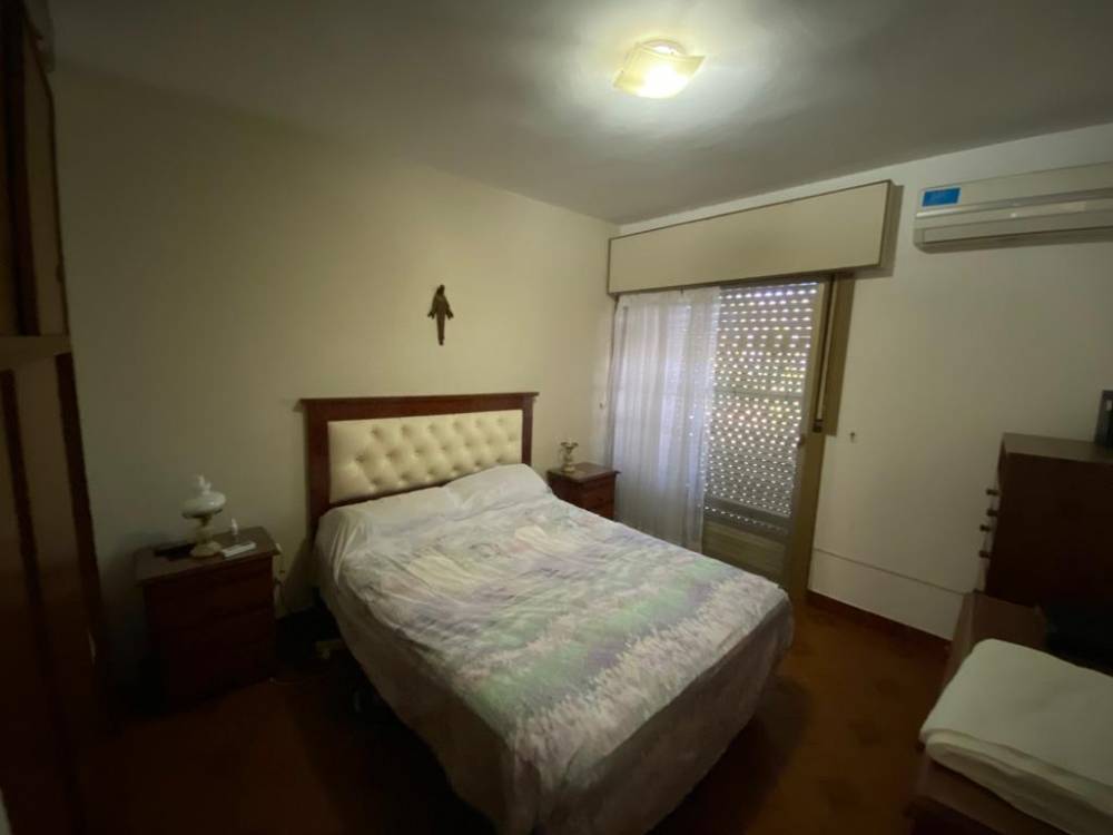 CASA UBICADA SOBRE CALLE ITUZAINGO 