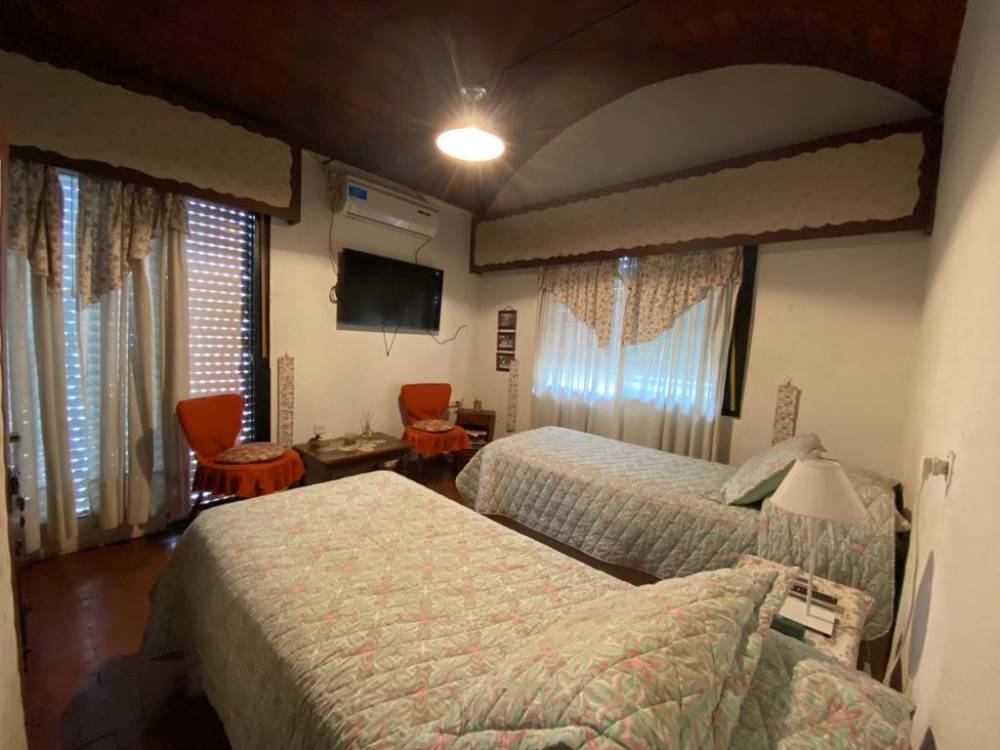 Casa y galpón en Venta - Barrio Parma. Sobre calle Urquiza
