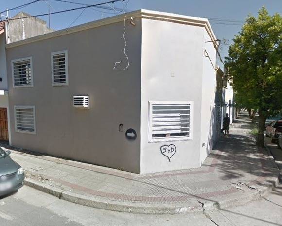 Casa y local a la venta en el semi centro de la ciudad - Colombo y Santiago Díaz