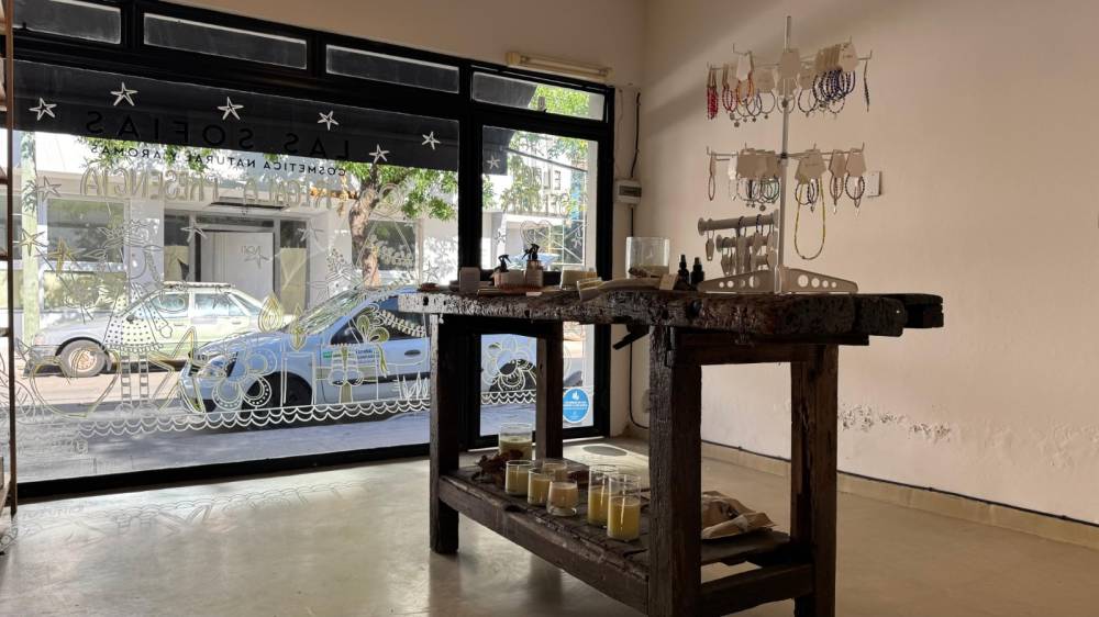 Casa y local en esquina - Colombo y Santiago Díaz