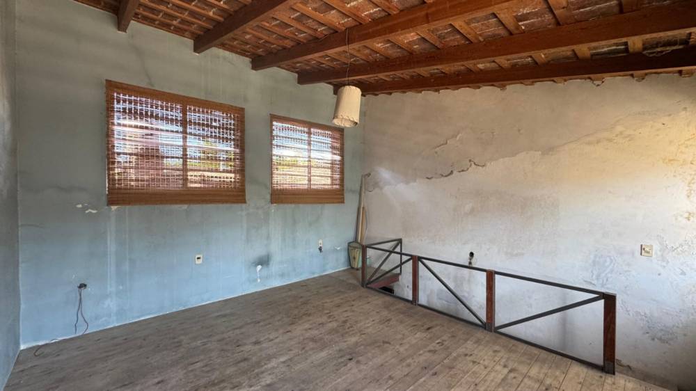 Casa y local en esquina - Colombo y Santiago Díaz