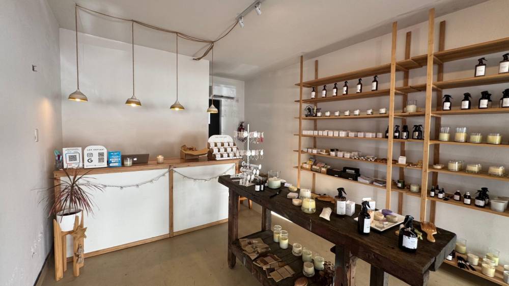 Casa y local en esquina - Colombo y Santiago Díaz