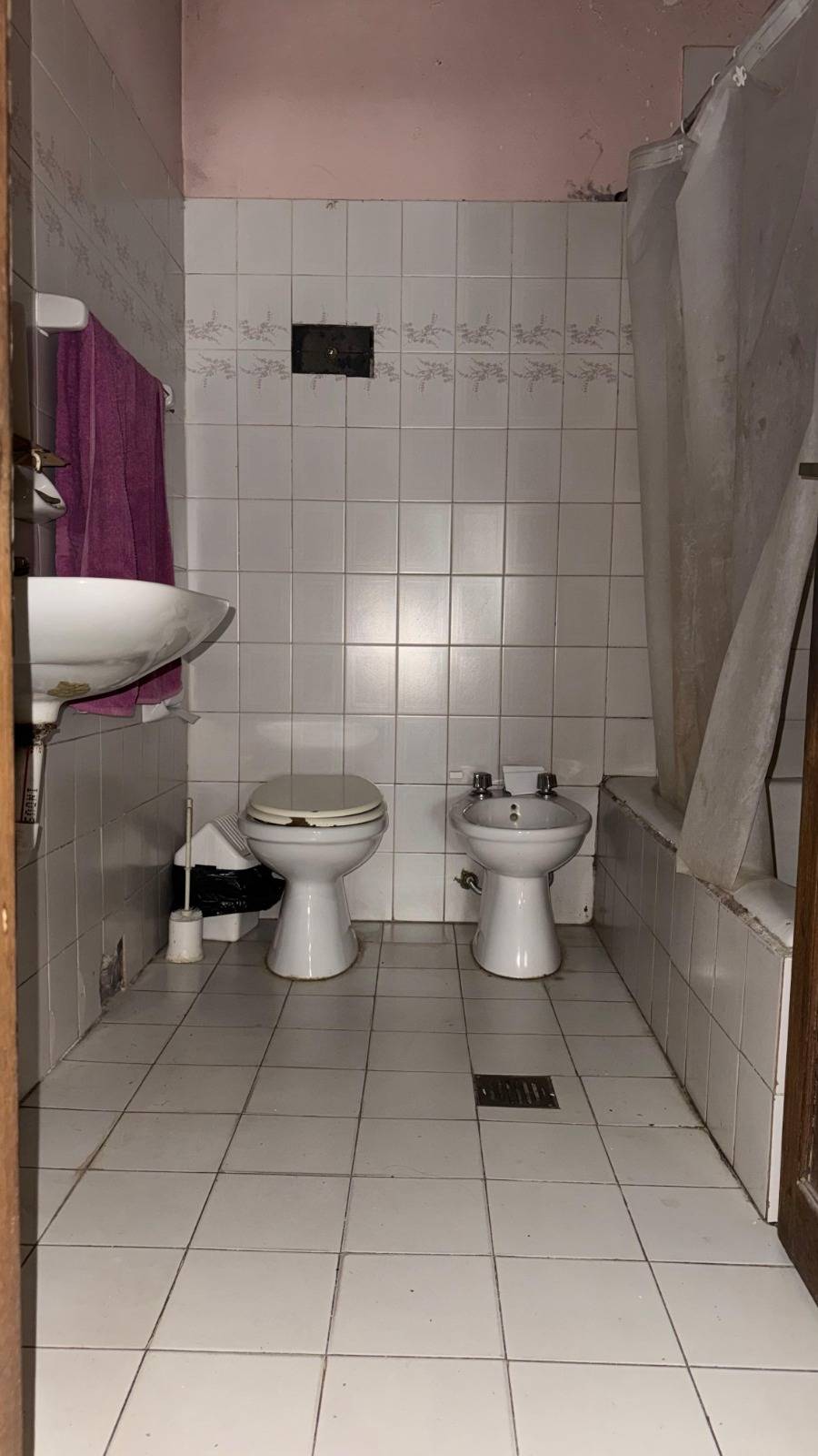 Casa y local en esquina - Colombo y Santiago Díaz