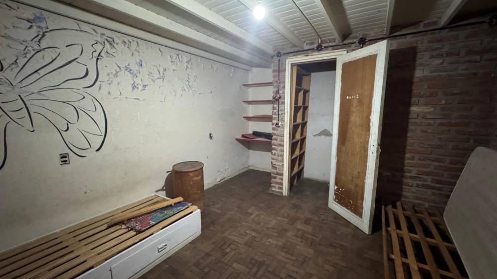 Casa y local en esquina - Colombo y Santiago Díaz