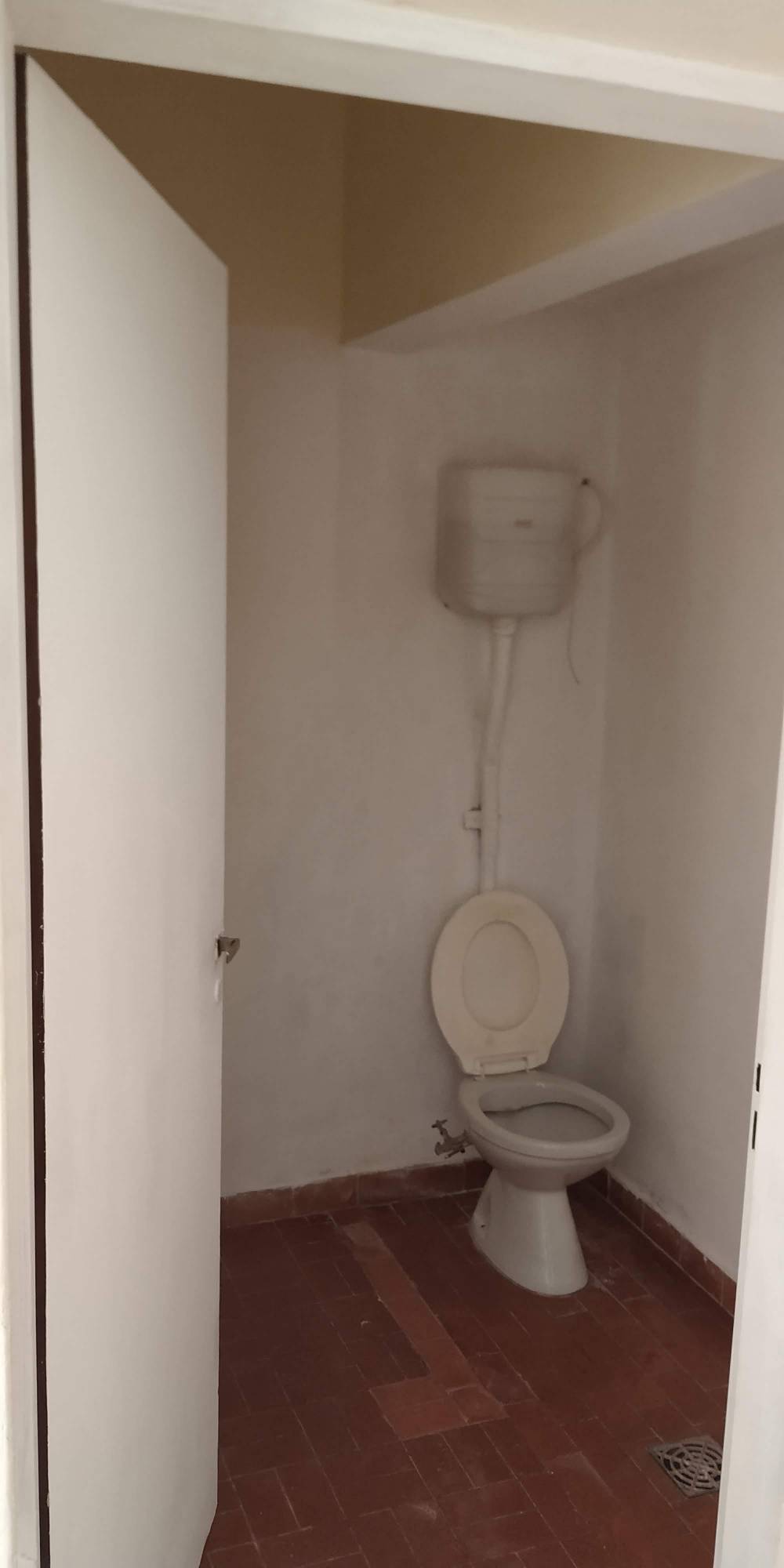 Casa y oficina sobre calle Roca casi Urquiza