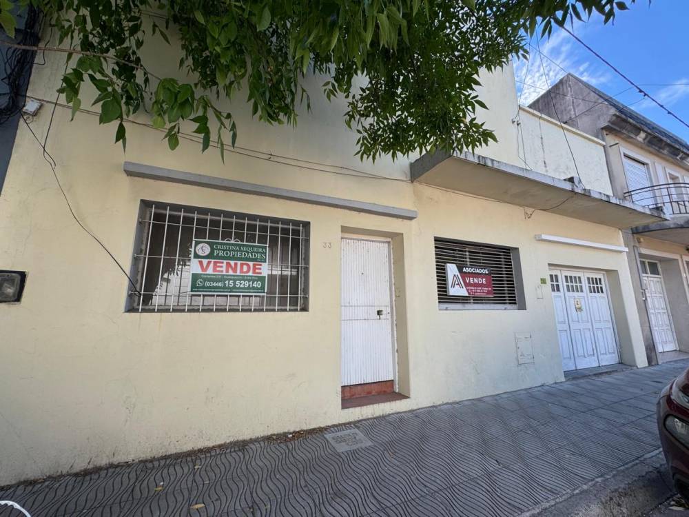 Casa y oficina sobre calle Roca casi Urquiza