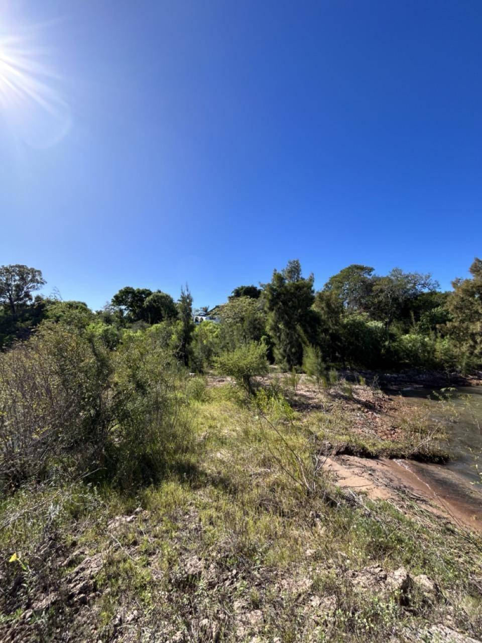 Chacra de 6 hectáreas con 130 metros de costa sobre el Río Uruguay, Fray Bentos, Uruguay