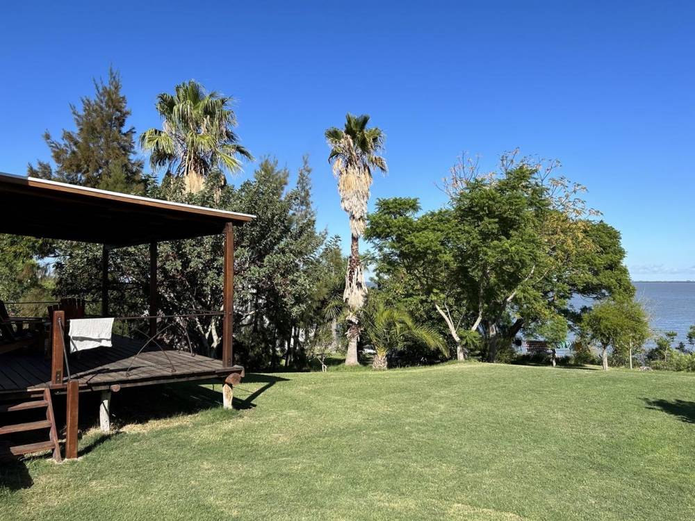 Chacra de 6 hectáreas con 130 metros de costa sobre el Río Uruguay, Fray Bentos, Uruguay