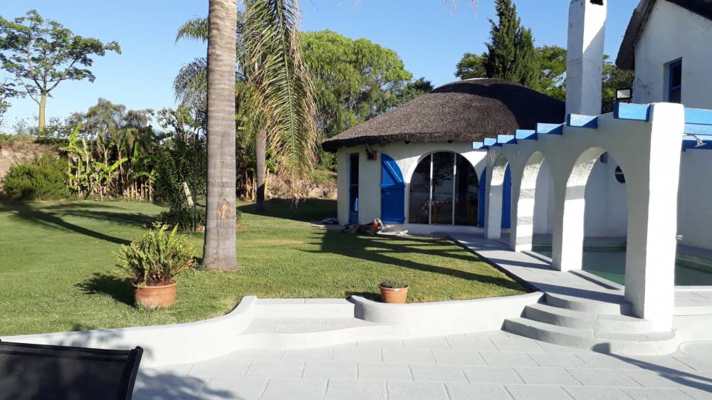 Chacra de 6 hectáreas con 130 metros de costa sobre el Río Uruguay, Fray Bentos, Uruguay