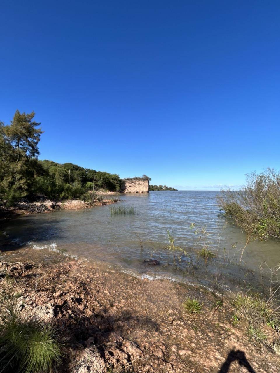 Chacra de 6 hectáreas con 130 metros de costa sobre el Río Uruguay, Fray Bentos, Uruguay