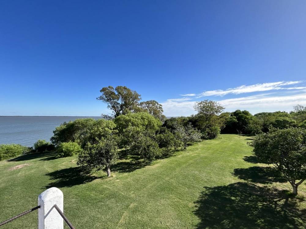 Chacra de 6 hectáreas con 130 metros de costa sobre el Río Uruguay, Fray Bentos, Uruguay