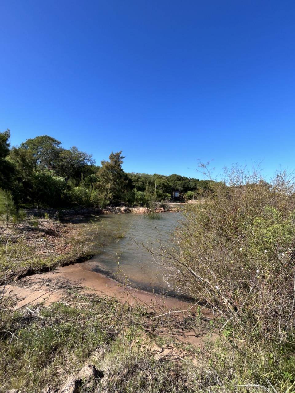 Chacra de 6 hectáreas con 130 metros de costa sobre el Río Uruguay, Fray Bentos, Uruguay