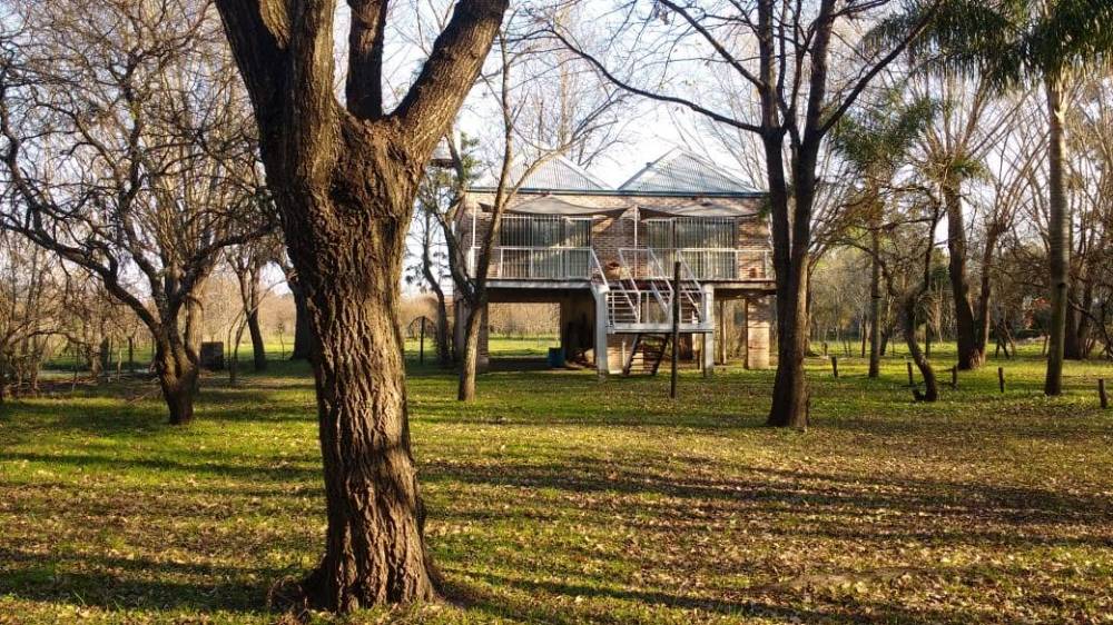 Lote de 2.138 m² con dos departamentos y casa a refaccionar, Gualeguaychu