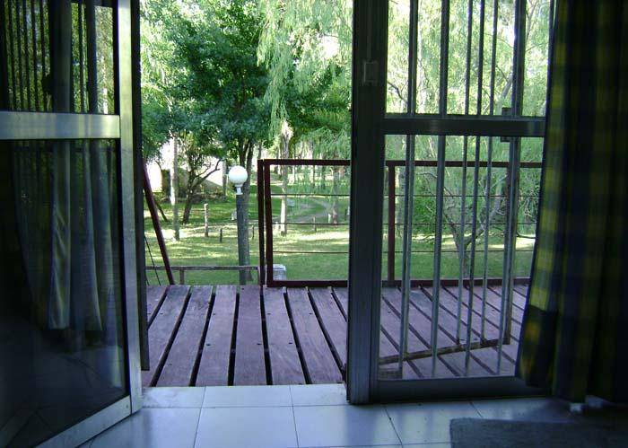 Lote de 2.138 m² con dos departamentos y casa a refaccionar, Gualeguaychu