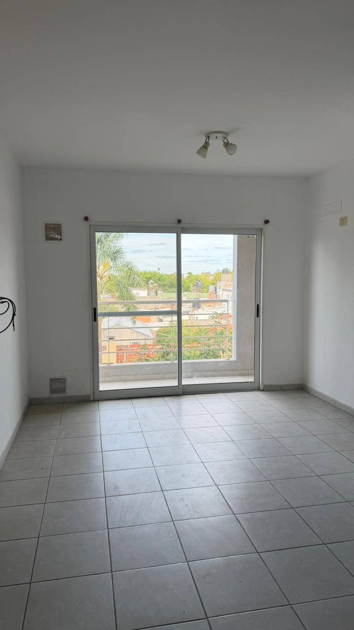 Departamento dos ambientes con cochera