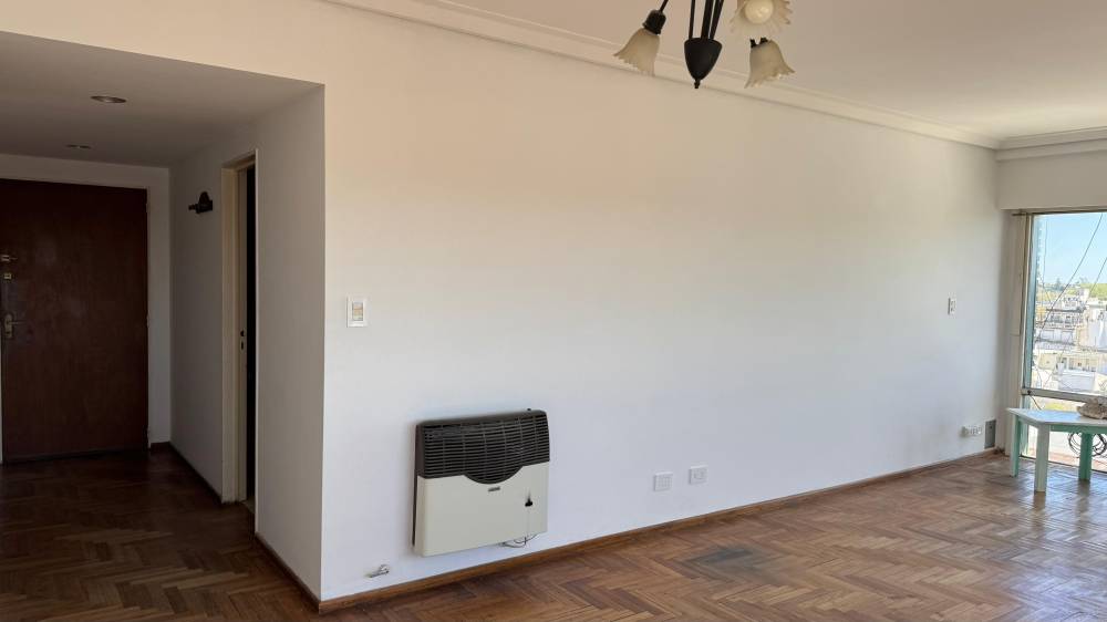 Departamento en esquina 4 dormitorios, con dependencia, cochera y baulera