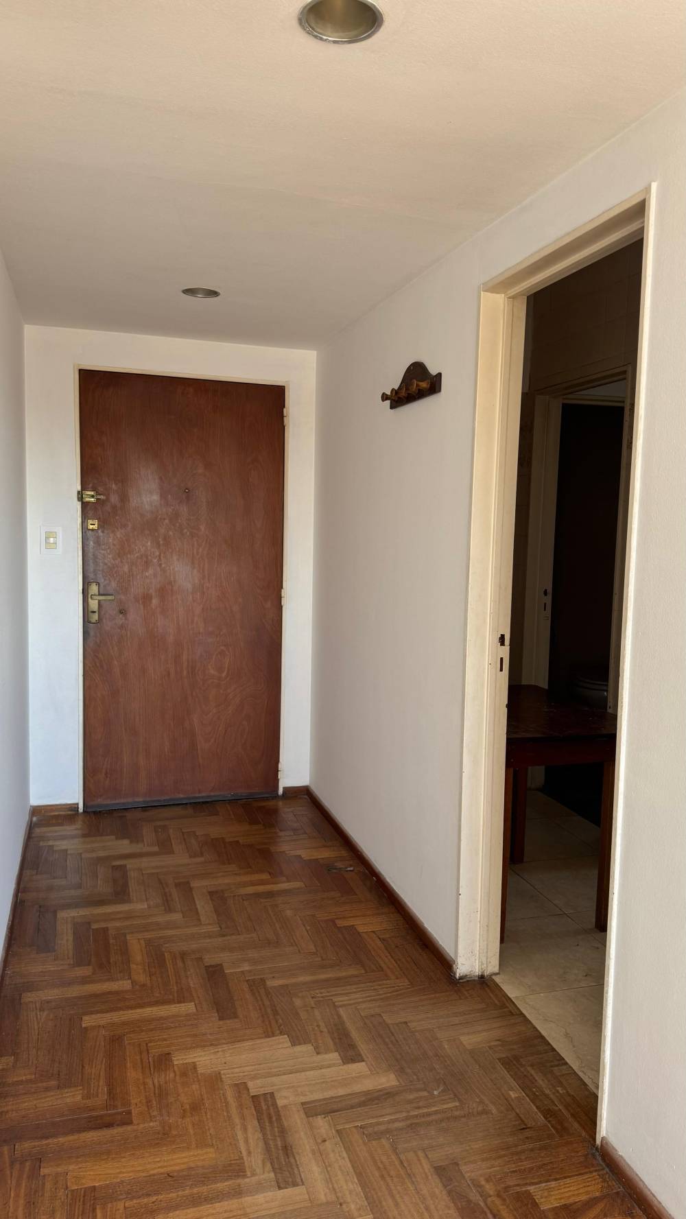 Departamento en esquina 4 dormitorios, con dependencia, cochera y baulera