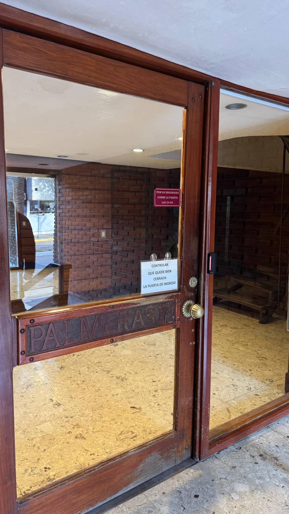 Departamento en esquina 4 dormitorios, con dependencia, cochera y baulera