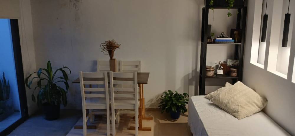 Departamento monoambiente con patio