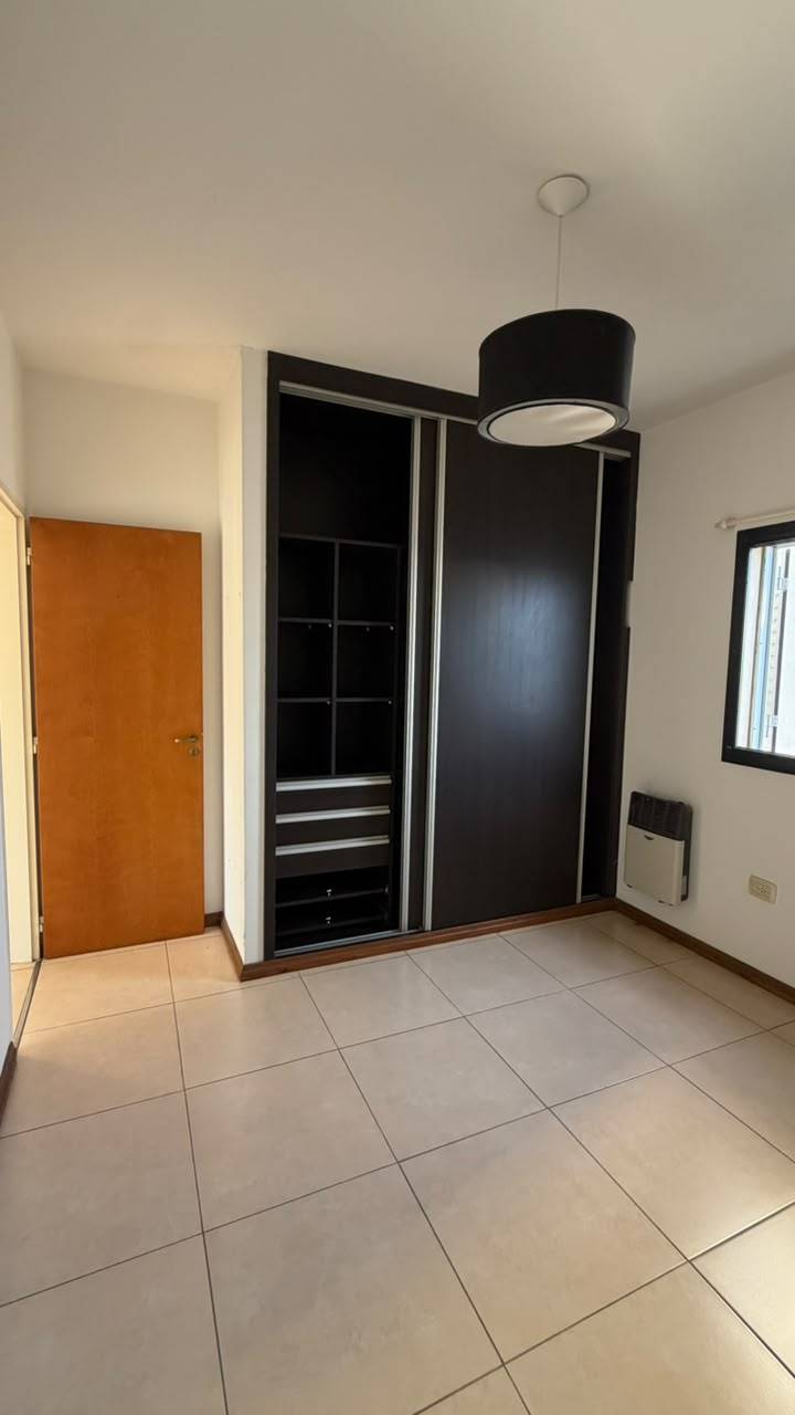Departamento tres ambientes y cochera