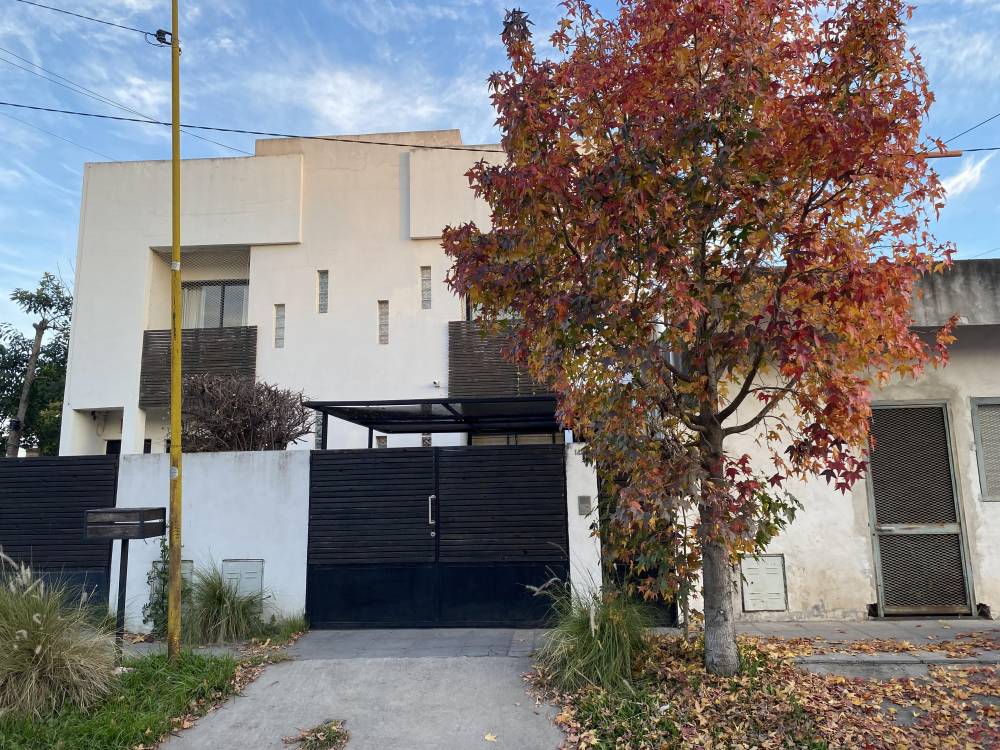 DUPLEX UBICADO SOBRE CALLE JUAN JOSÉ FRANCO