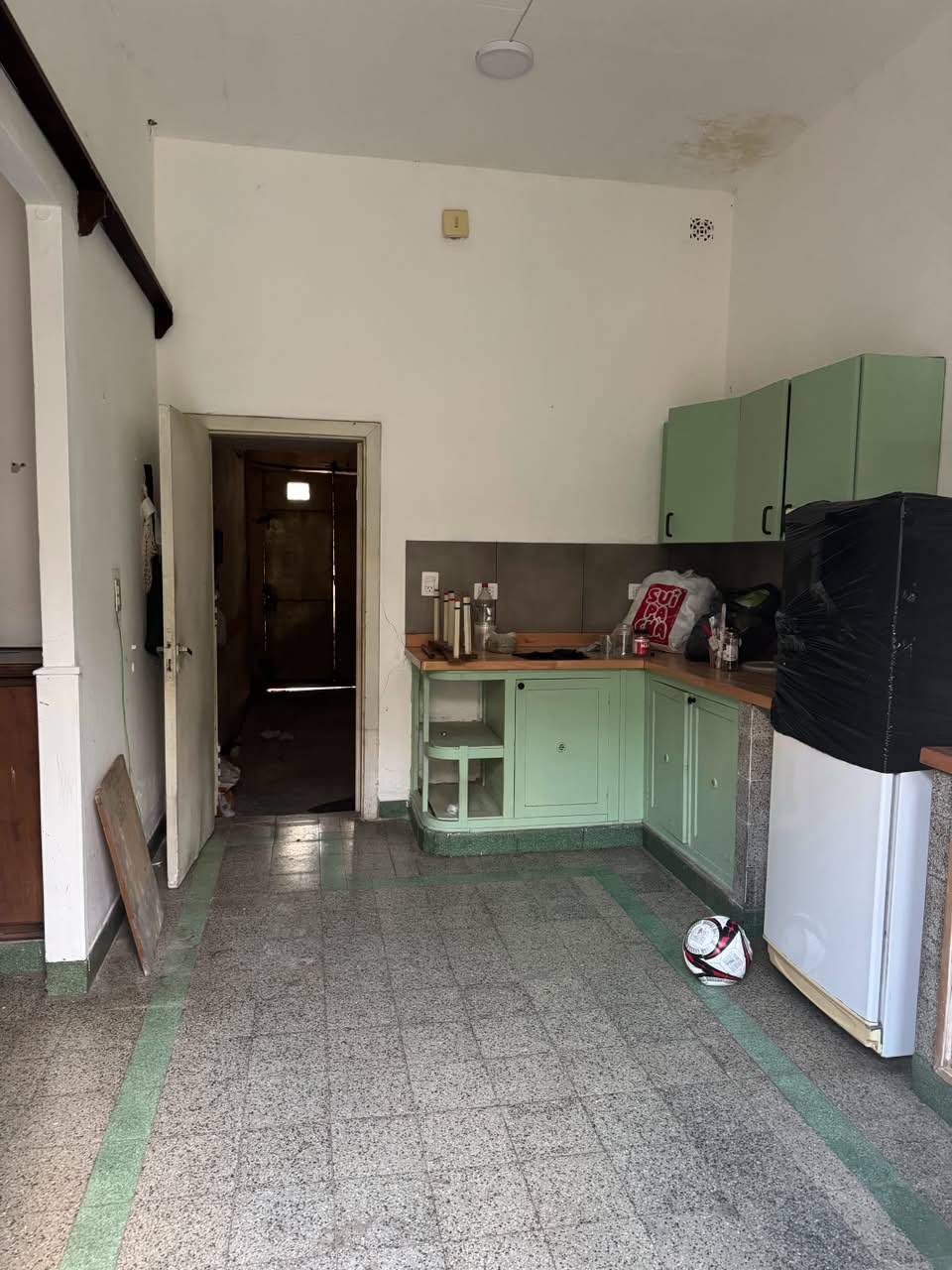 En pleno centro: cómoda casa con gran terreno y patio