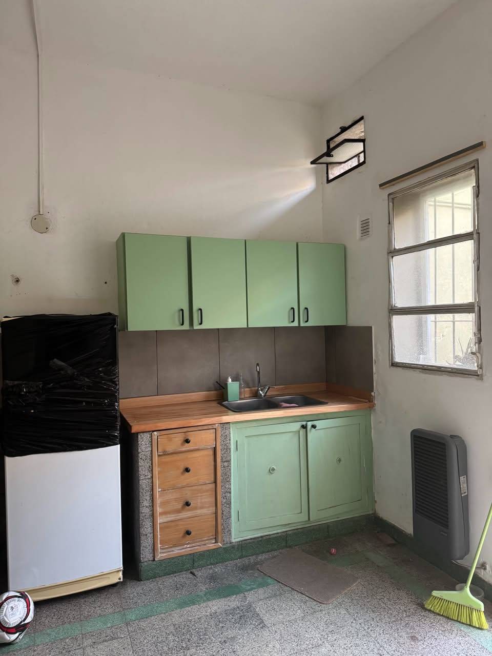 En pleno centro: cómoda casa con gran terreno y patio
