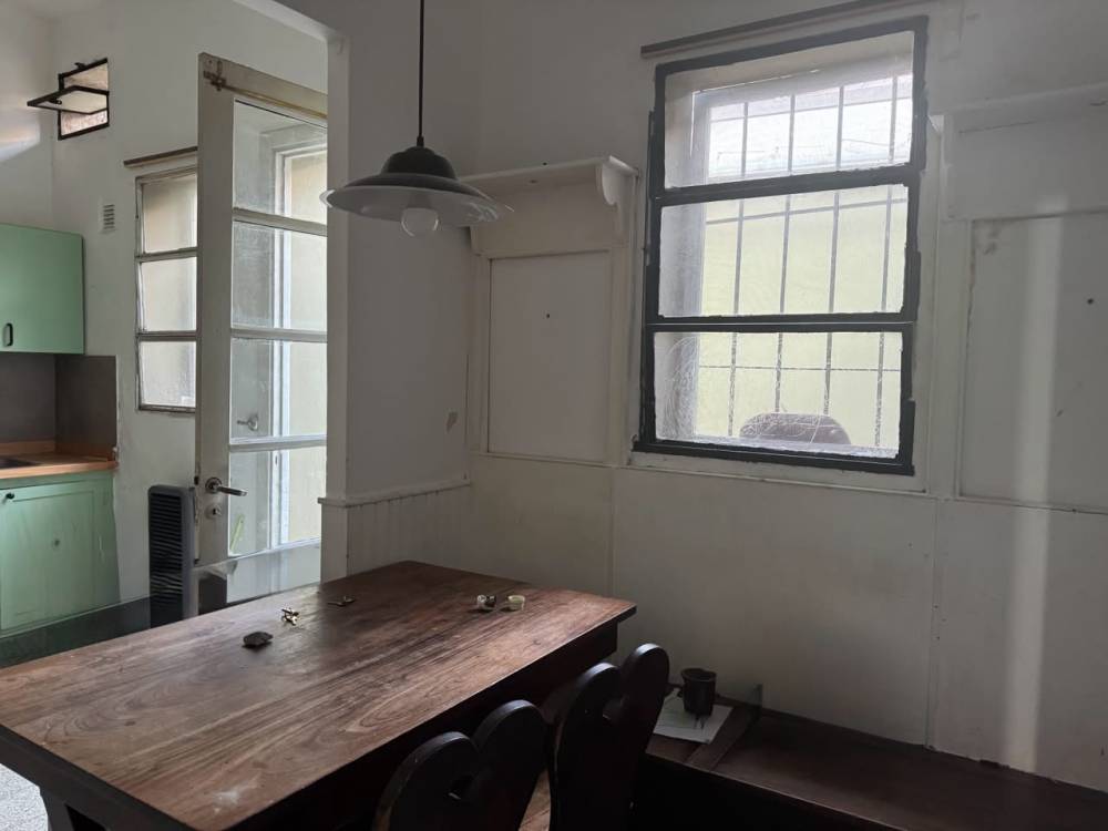 En pleno centro: cómoda casa con gran terreno y patio