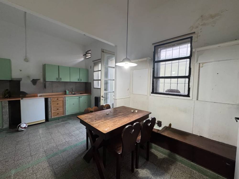 En pleno centro: cómoda casa con gran terreno y patio