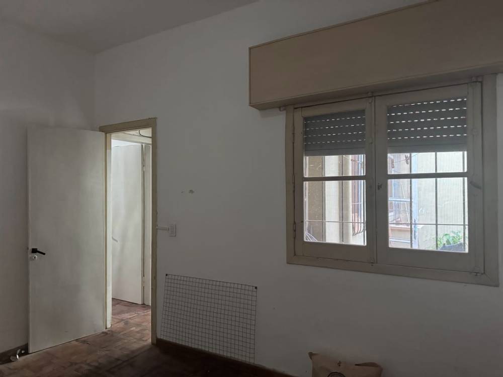 En pleno centro: cómoda casa con gran terreno y patio